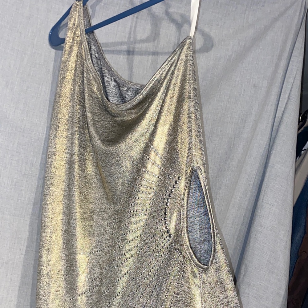 Deb Gold One-Shoulder Top - Picture 6 of 6